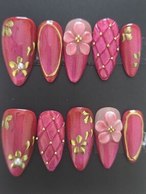 Hand Crafted Pink Floral Press-On Nail Set with Gold Accents